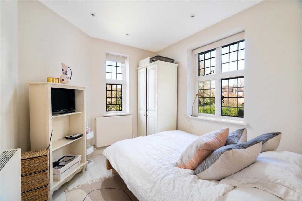 6 bedroom semi-detached house for sale in Heath Close, Hampstead Garden Suburb, London, NW11